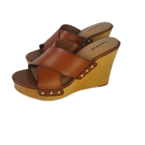 Torrid Faux Wood Platform Wedge. Plus size 10WW - Picture 2 of 11